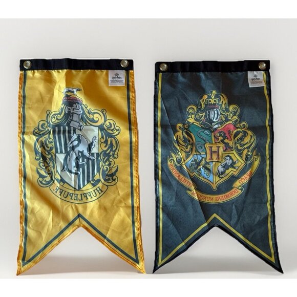 Harry Potter Set 2 Hogwarts House Hufflepuff Flags Banners Wizarding World - Picture 4 of 8